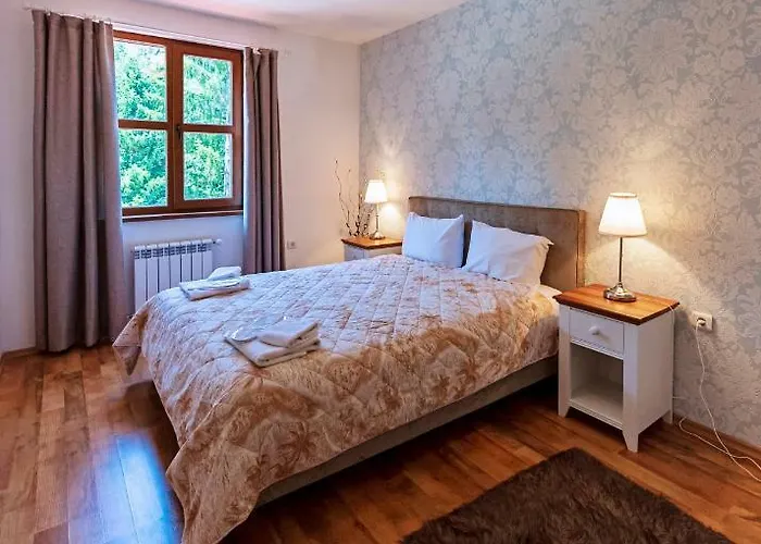 Mountain View 3* בנסקו