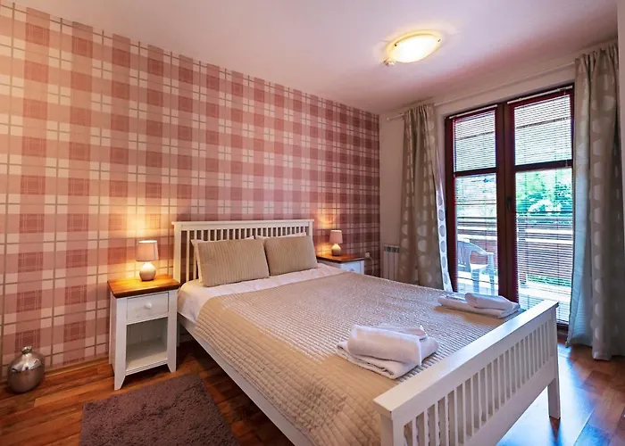 Mountain View 3* בנסקו